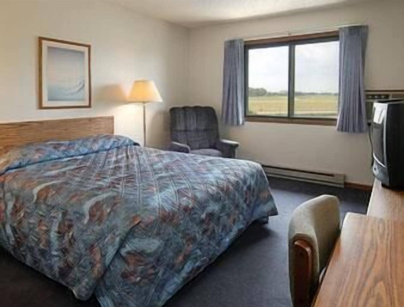 Baymont By Wyndham Oshkosh Airport Hotel Bilik gambar