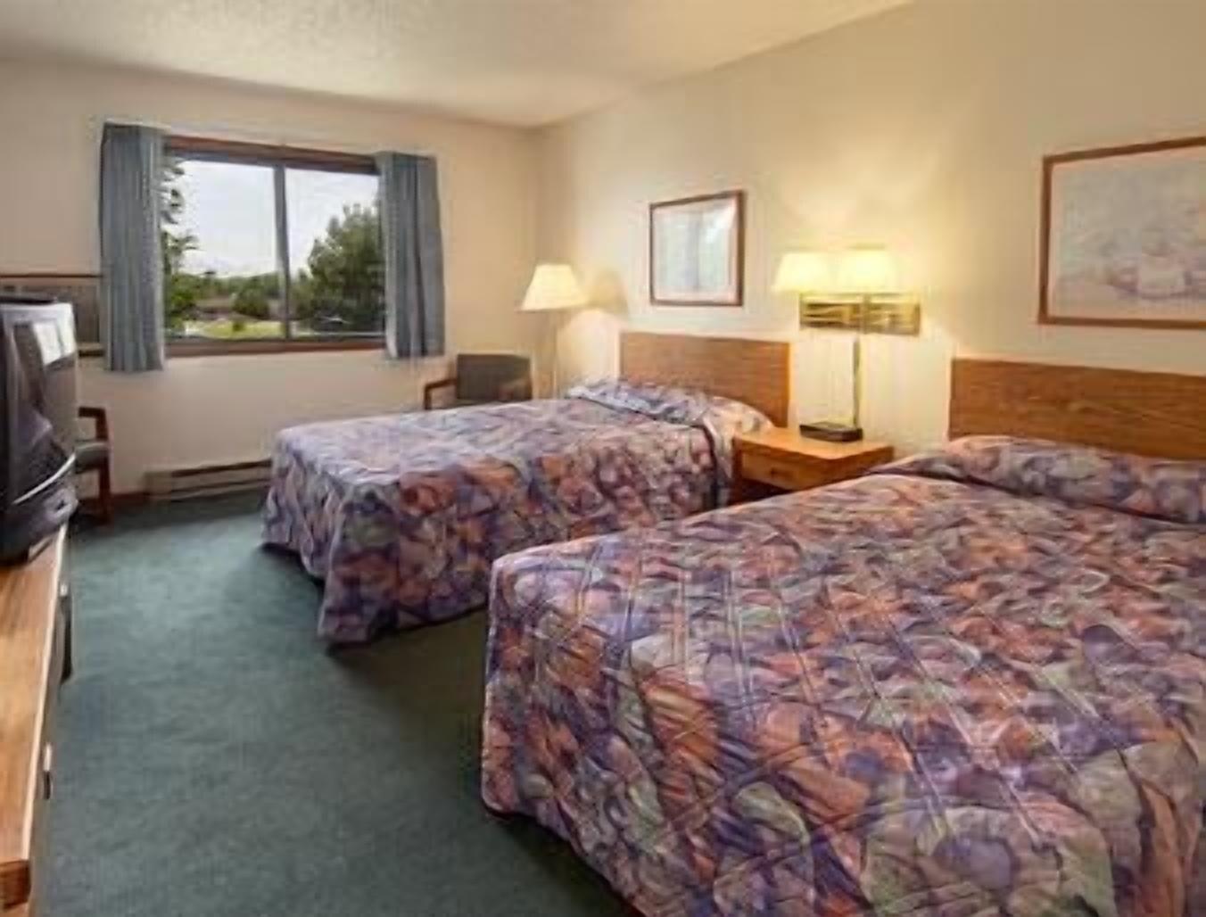 Baymont By Wyndham Oshkosh Airport Hotel Bilik gambar