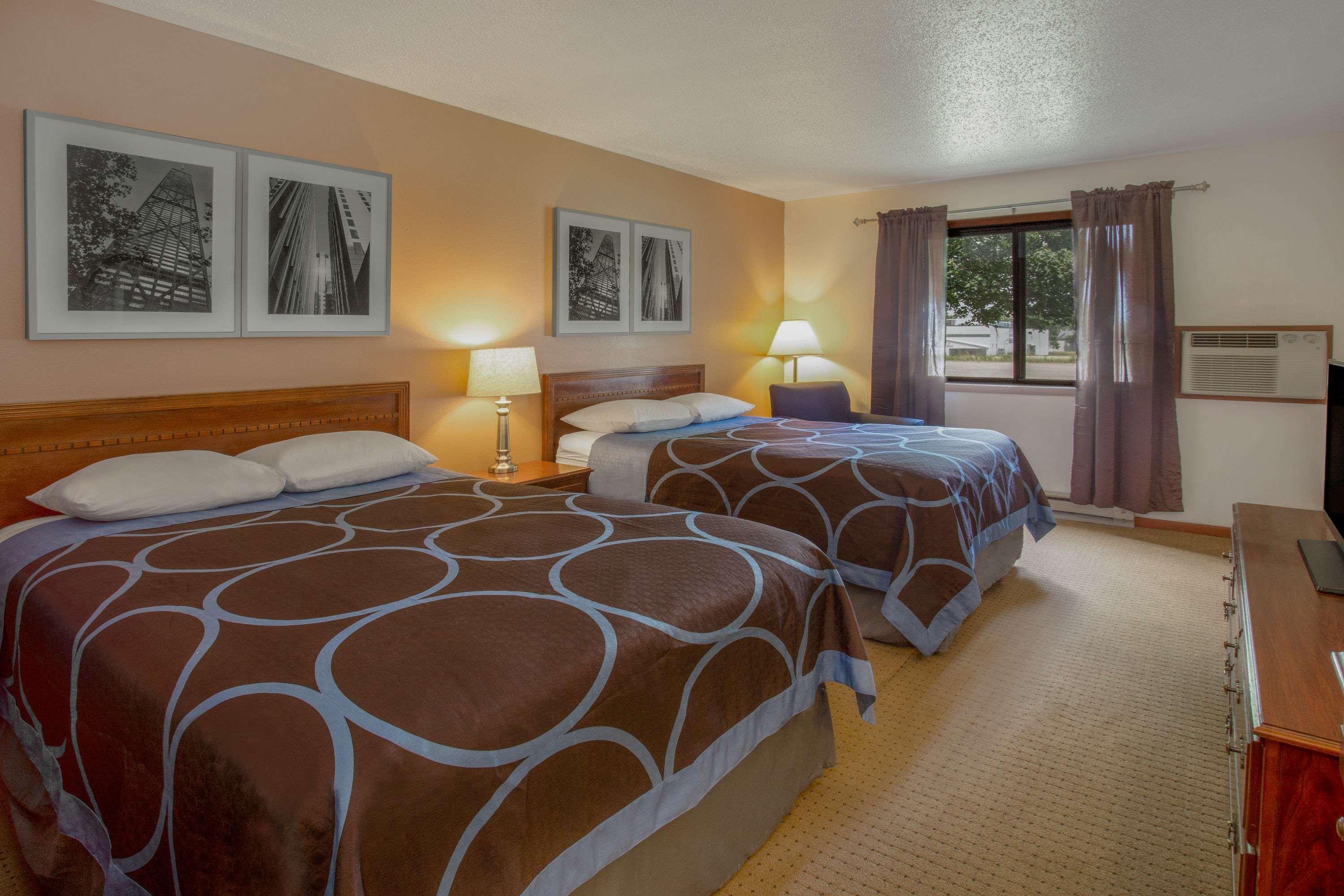 Baymont By Wyndham Oshkosh Airport Hotel Luaran gambar