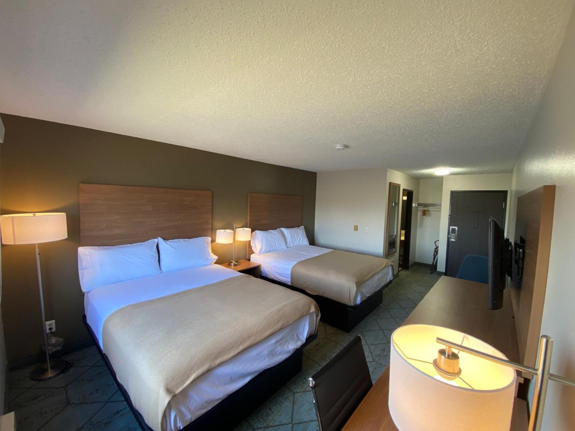 Baymont By Wyndham Oshkosh Airport Hotel Luaran gambar