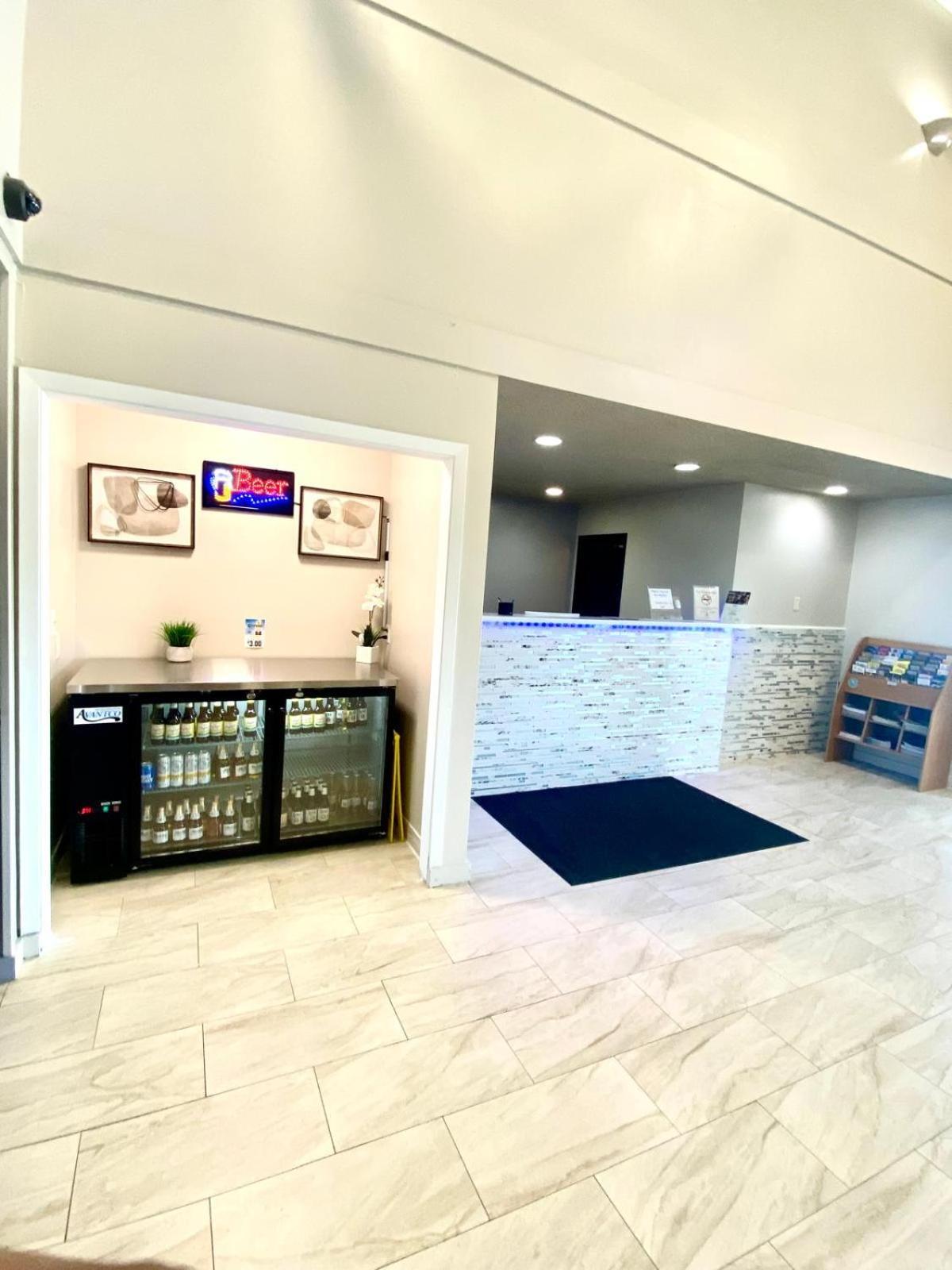 Baymont By Wyndham Oshkosh Airport Hotel Luaran gambar