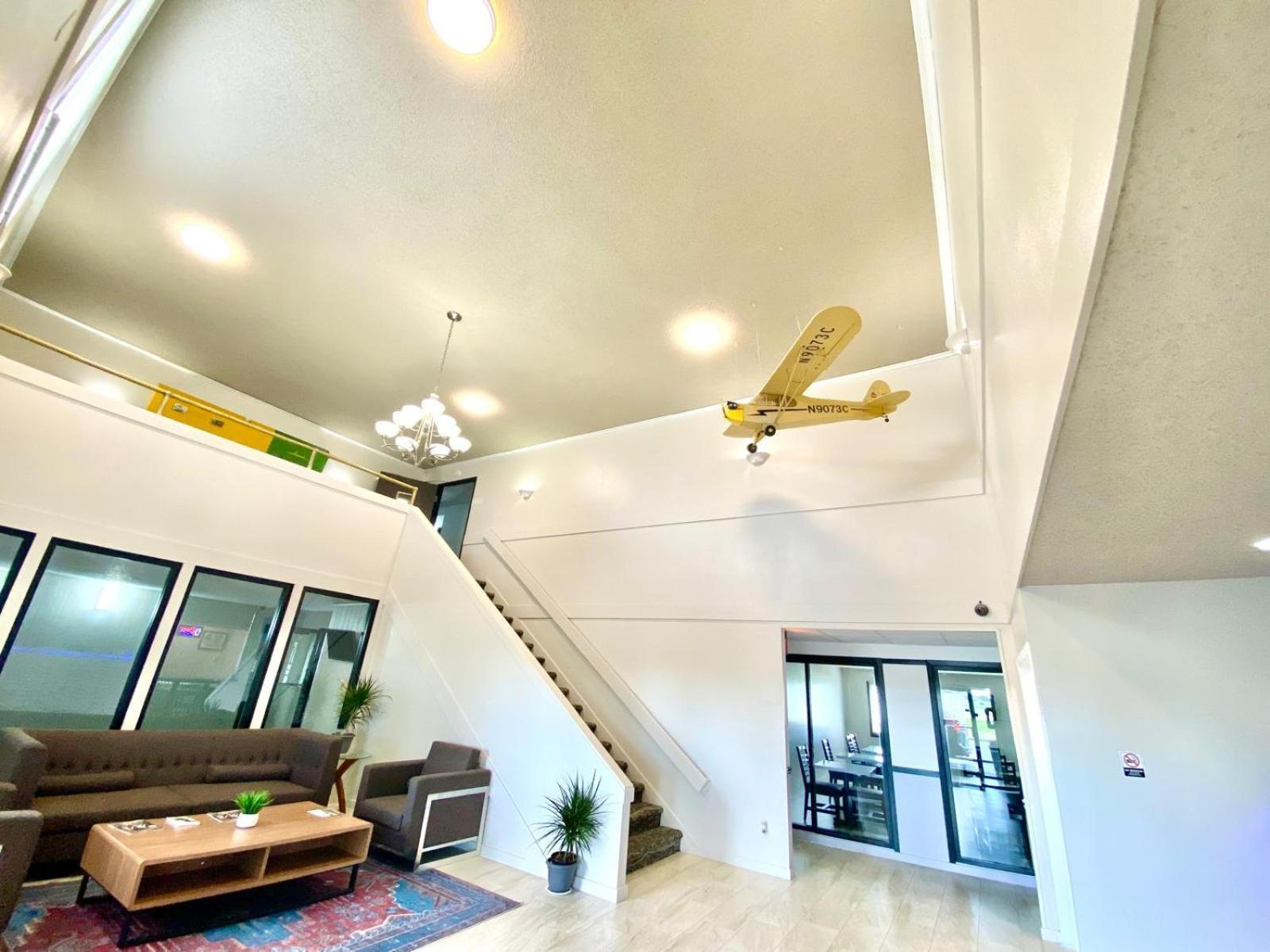 Baymont By Wyndham Oshkosh Airport Hotel Luaran gambar