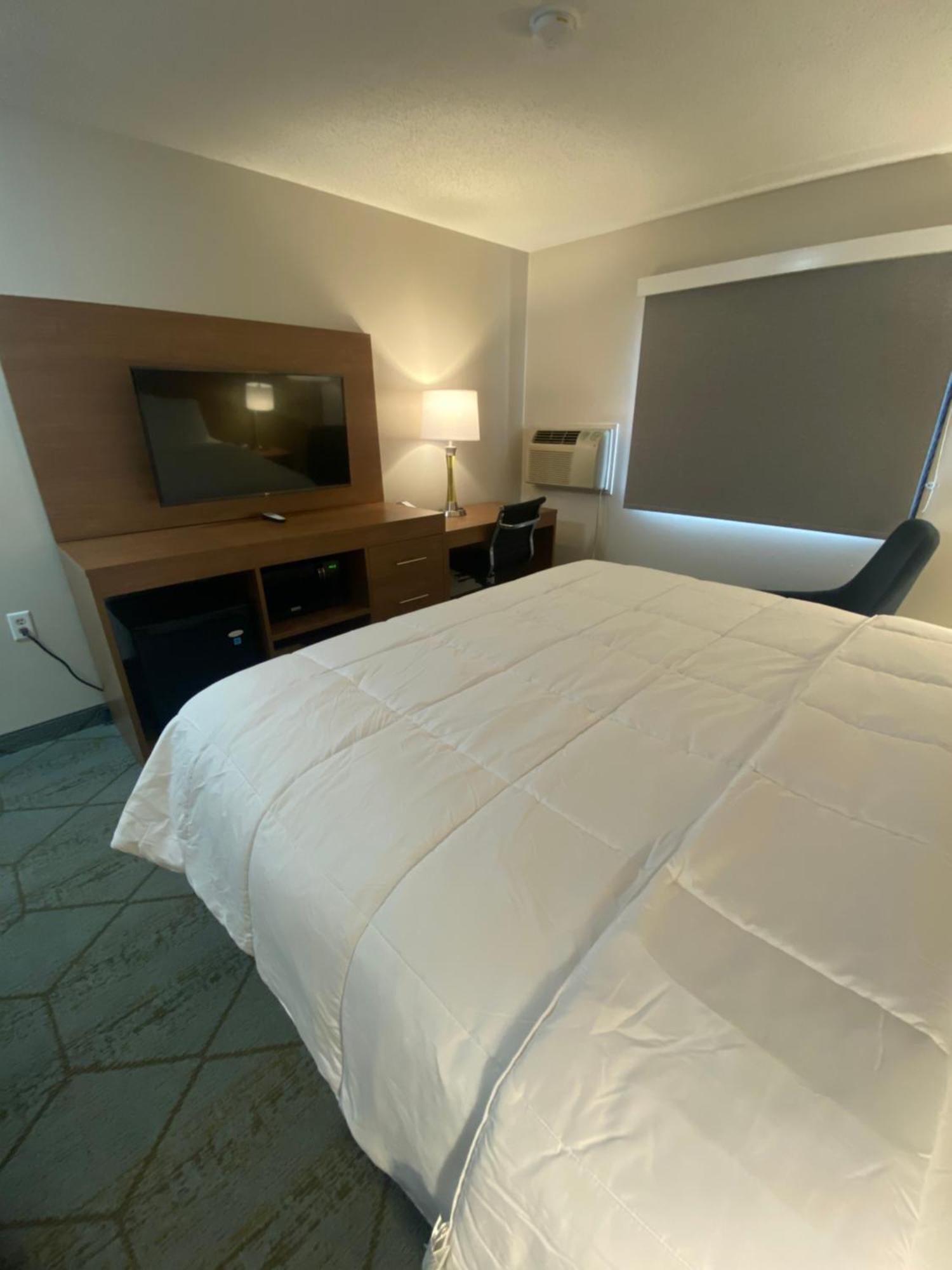 Baymont By Wyndham Oshkosh Airport Hotel Luaran gambar