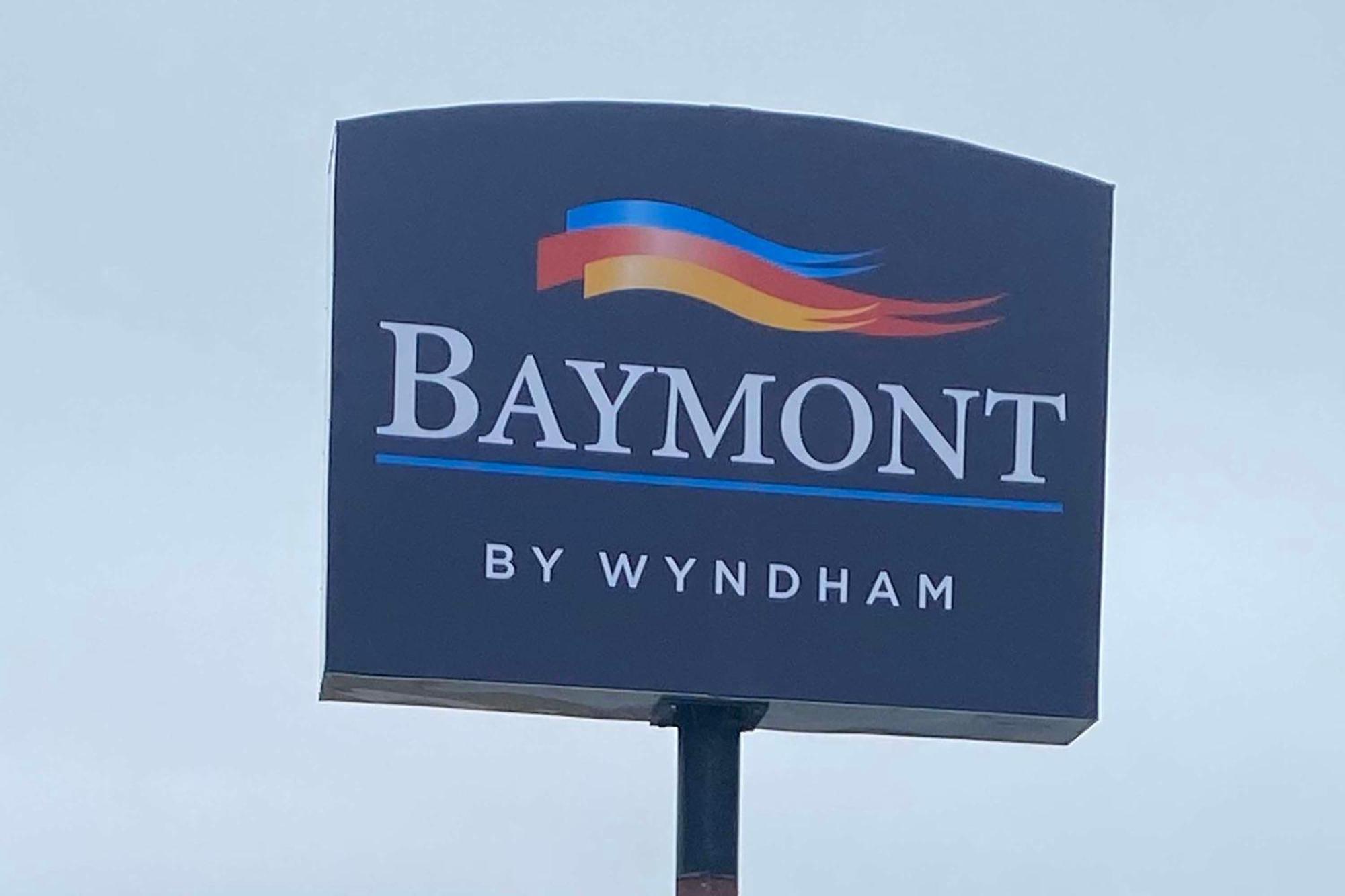 Baymont By Wyndham Oshkosh Airport Hotel Luaran gambar